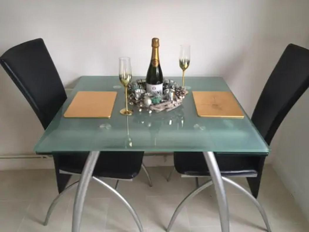 Kb99 Comfy 2 Bedroom House In Horsham, Pets Very Welcome With Easy Links To London And Gatwick Exterior photo